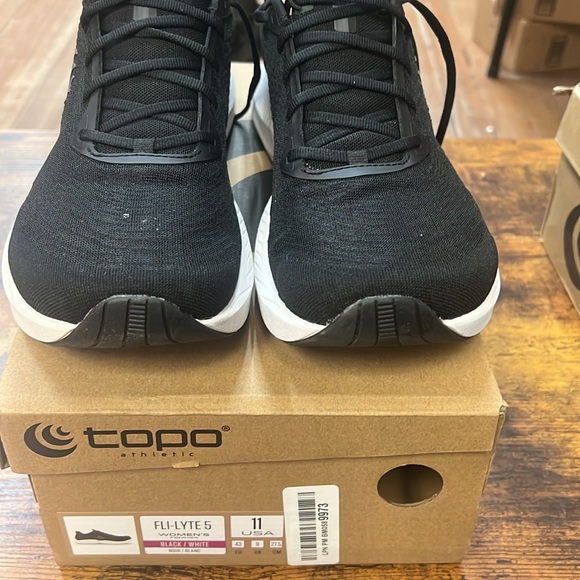 Topo Athletic Fli-Lyte 5 Black - Picture 2 of 4